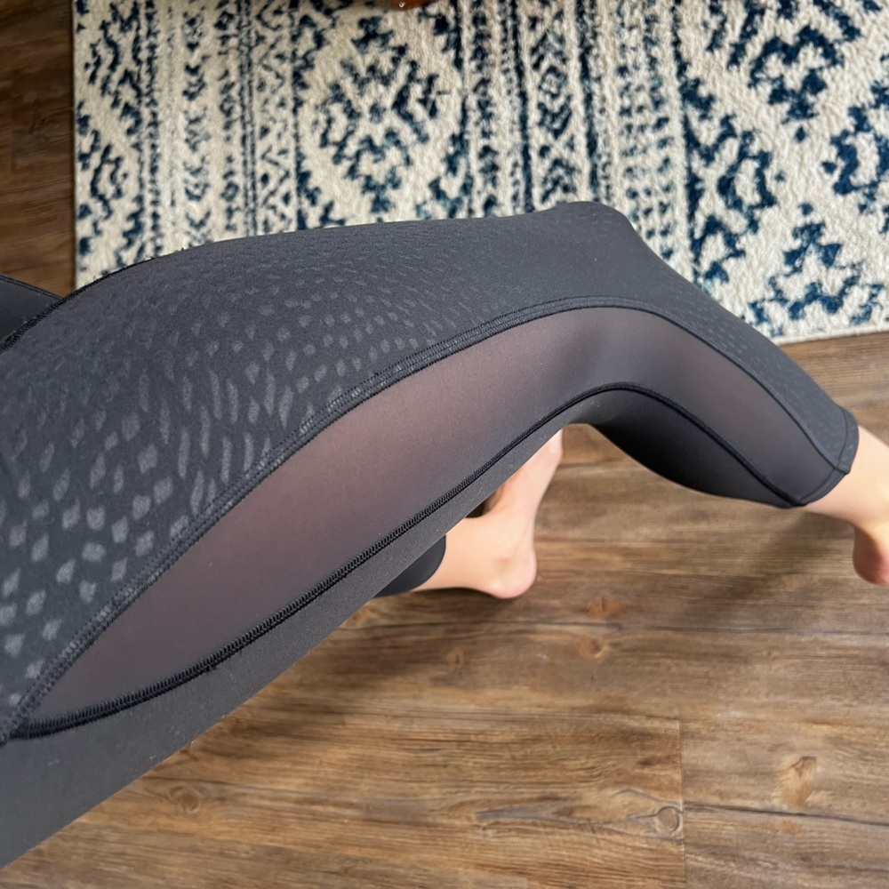 Lululemon Mesh Emboss InStill High Rise Tight - Picture 7 of 8